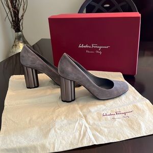 Gray suede Salvatore Frragamo high heel shoes size8 1/5in excellent condition